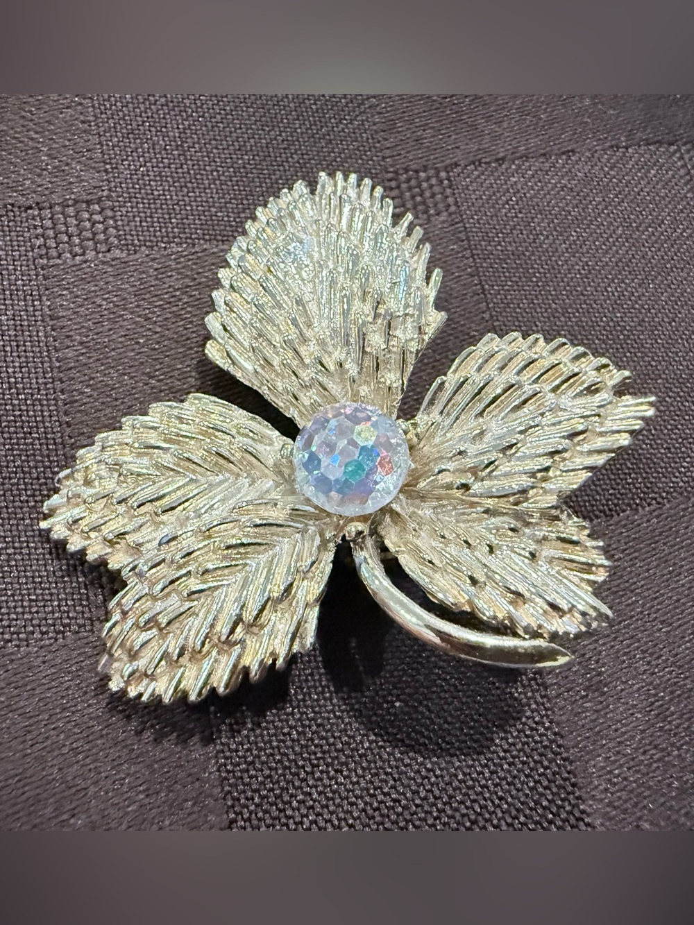Vintage Gold-Tone Floral Leaf Brooch with Faceted Aurora Crystal Center
